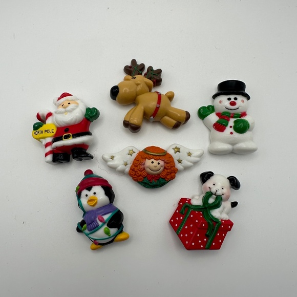 Set of 6 Vintage Russ Christmas Pins Brooches Santa Snowman Reindeer Penguin Dog - Picture 1 of 2